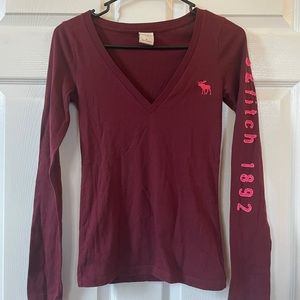 Abercrombie maroon long sleeve tee with sleeve detail